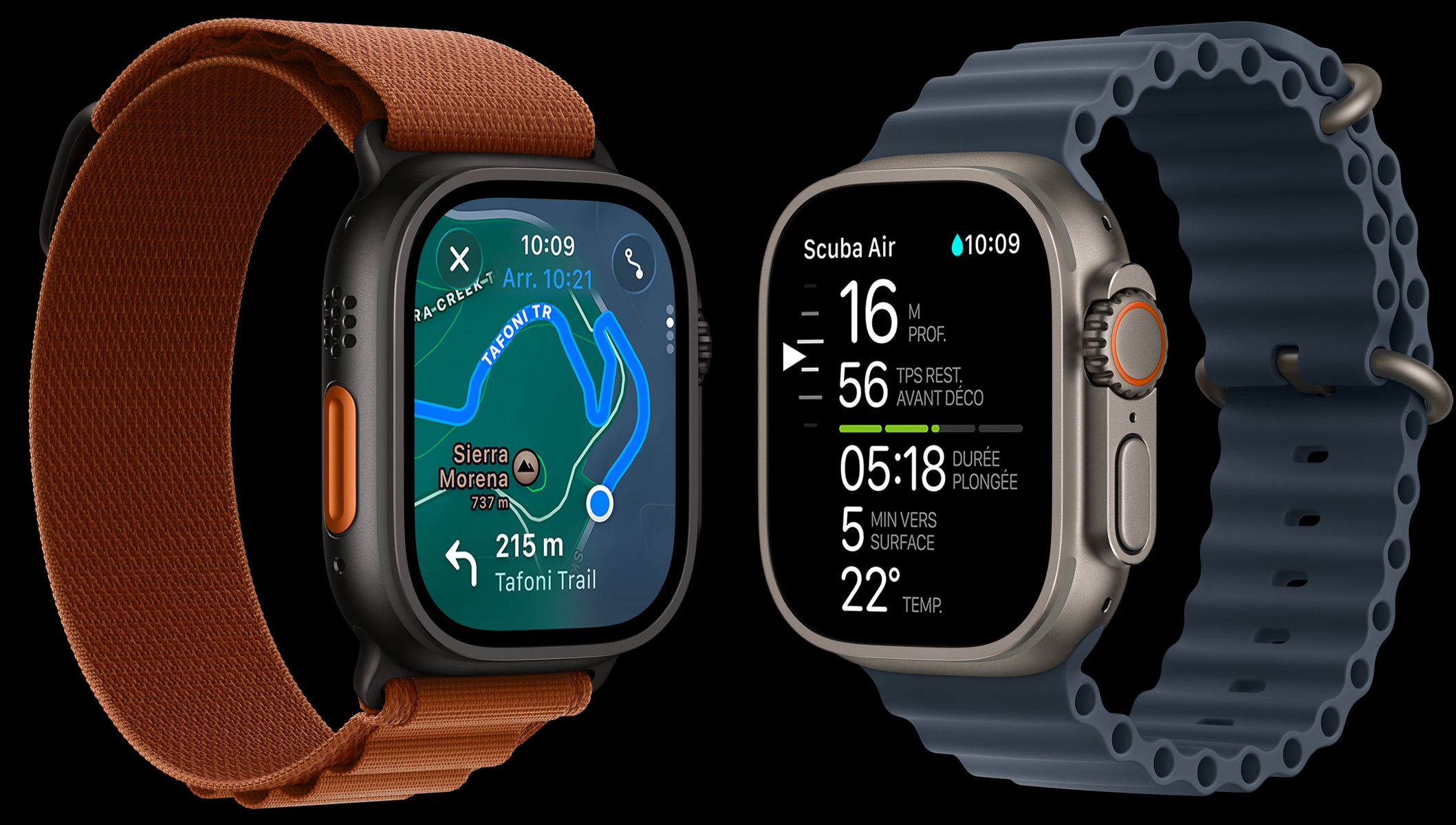 Deux Apple Watch Ultra 3, boîtiers en titane, finitions noire et naturelle, carte de randonnée, données de plongée, bracelets, Boucle Alpine, coloris terracotta, Bracelet Océan, coloris bleu maritime