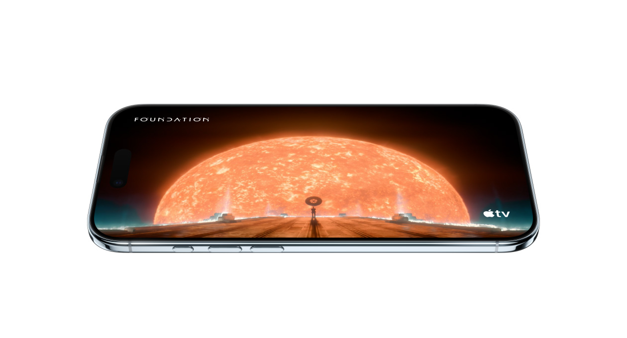جهاز iPhone Air، الجزء الأمامي الخارجي، الجزء الجانبي الخارجي، يعرض مشهداً ثابتاً من مسلسل Foundation على Apple TV